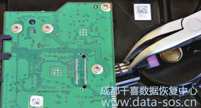 PC-3000 for HDD. 在哪里以及如何短接希捷F3硬盤？